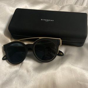 Nwot Givenchy 7017 black and gold round sunglasses